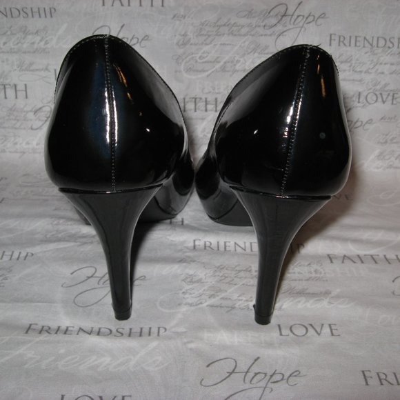 OLSENBOYE BLACK PATENT PEEP TOE HEELS SZ. 6.5 MED. - Picture 3 of 5